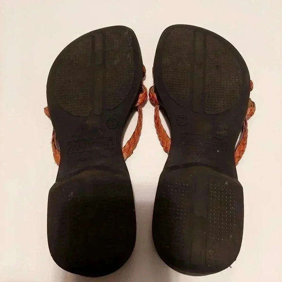 Women's EXPRESSIONS Tan Leather Sandals w/ Tan Detailed FLOWER Size 7 - Picture 7 of 7